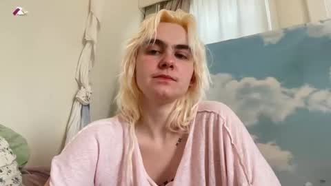 Emi Rose online show from June 4, 9:18 pm