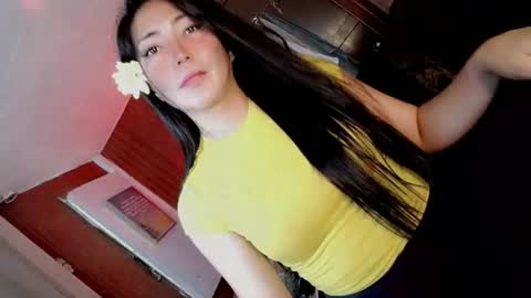 its me CLAUDIA online show from August 6, 3:13 am