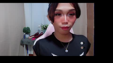 Khianna online show from May 2, 2:44 pm