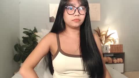 hotasian_gabby69 online show from July 12, 7:05 pm