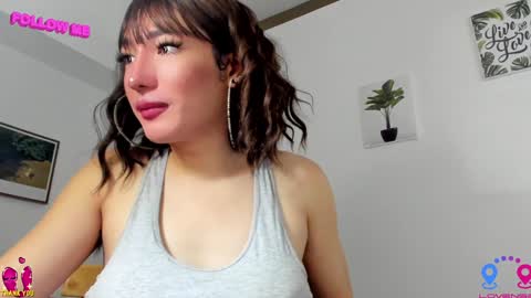 crishinahotty online show from December 4, 9:01 am