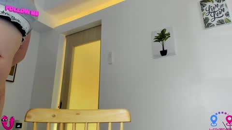 crishinahotty online show from December 19, 8:24 am