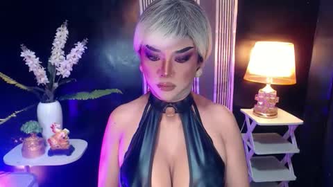 Christine online show from May 3, 11:15 am