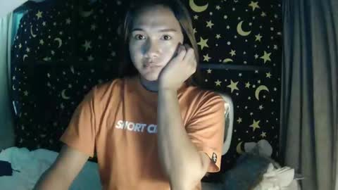 Snapshot of insulting_whoreifica chatting on December 31, 1:15 am MAXINE online show from December 31, 1:15 am