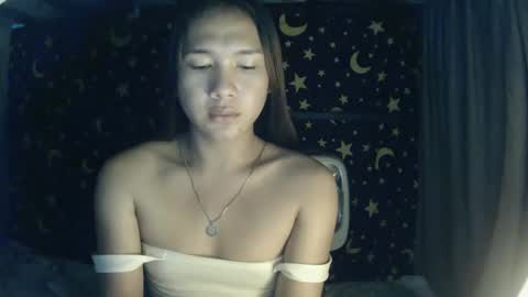 Snapshot of insulting_whoreifica chatting on January 16, 5:11 am MAXINE online show from January 16, 5:11 am