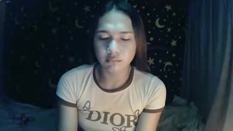 Snapshot of insulting_whoreifica chatting on January 19, 1:10 am MAXINE online show from January 19, 1:10 am