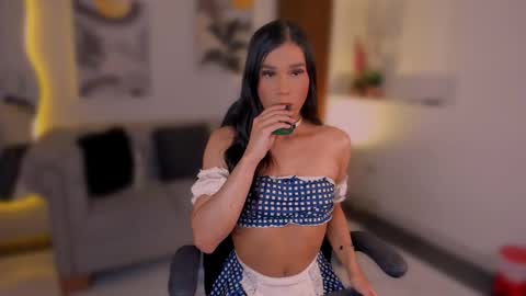 Isa  online show from November 23, 8:55 pm