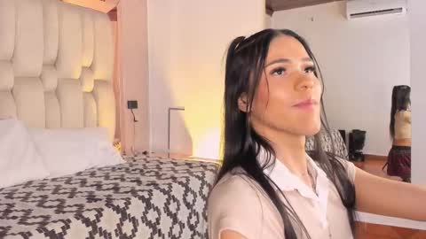 Isa  online show from February 7, 7:14 am