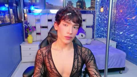 isaacnova online show from April 27, 8:40 pm