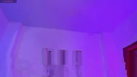 Isabella Moon9 online show from May 1, 12:20 pm