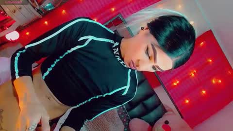 isabellagirs online show from December 14, 6:52 am