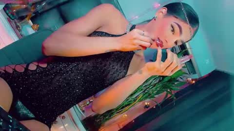 isabellagirs online show from April 28, 9:03 am