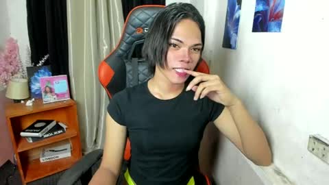isla_flame_ online show from July 1, 4:40 pm