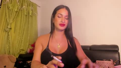 jenniifer_t online show from June 4, 3:53 am