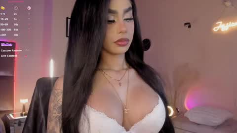 itsjesscollen online show from May 5, 6:41 am