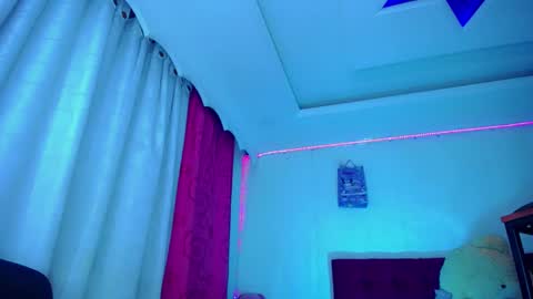 kayla_sexx online show from April 30, 1:33 am