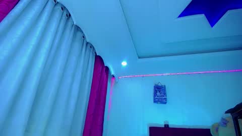 kayla_sexx online show from May 3, 12:16 am