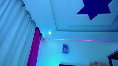 kayla_sexx online show from May 4, 12:26 am