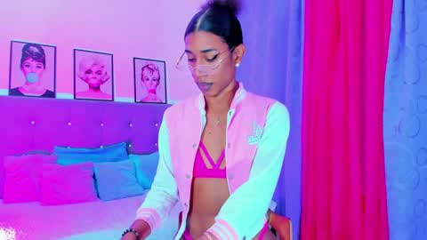 Your Queen KIM online show from December 8, 5:44 pm