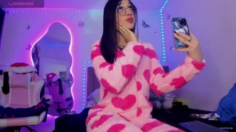 kisses_of_daniela online show from May 7, 4:08 am