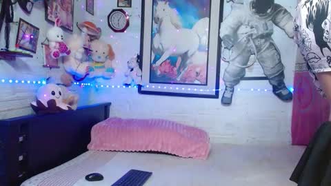 krisstal703358 online show from February 10, 1:45 am