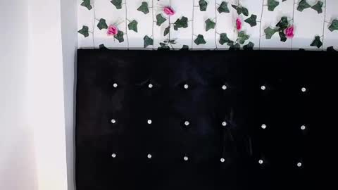 kristal_queen01 online show from March 5, 7:35 am