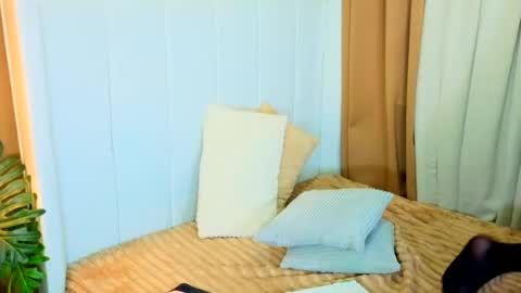 kylie_cums online show from June 25, 5:12 am