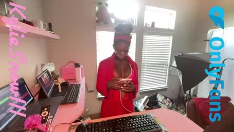 Kylie Snow online show from April 29, 5:30 pm
