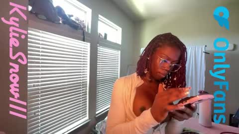 Kylie Snow online show from May 7, 4:03 pm