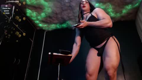 Layla   help me with your thumbs up its important  online show from January 18, 5:37 am