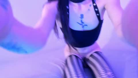 Leefoxx online show from February 15, 10:00 am