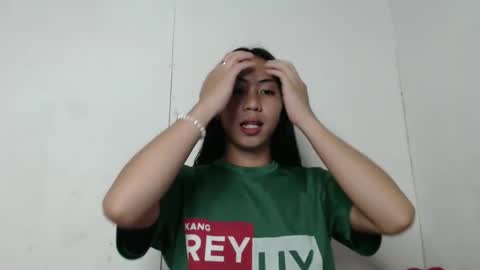 Snapshot of linaslayer chatting on December 9, 5:19 pm Lexi online show from December 9, 5:19 pm