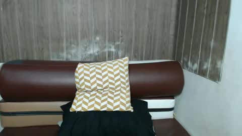 Snapshot of linaslayer chatting on February 11, 9:42 am Lexi online show from February 11, 9:42 am