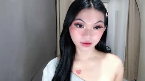 littlelace_ online show from May 18, 1:05 am