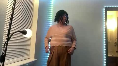 Lizzy online show from April 28, 1:15 am