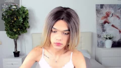 lizzydelrey online show from May 1, 1:04 pm