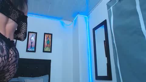 lorenferriso_1 online show from March 7, 8:42 am