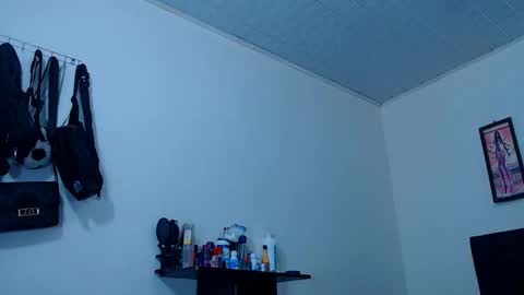 lorenferriso_1 online show from March 14, 7:56 am