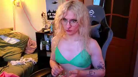 Lori -----------------------------------    online show from August 5, 5:41 pm