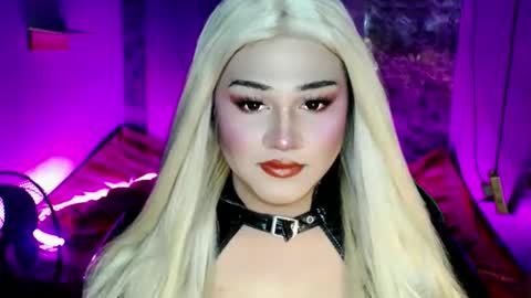 lovely_coleen online show from December 1, 9:39 pm