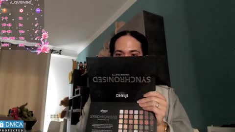 luara_ online show from May 5, 12:22 pm