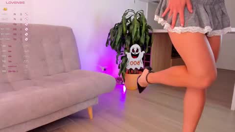 Hello my name is Lucy nice to meet you  thumb up is important for me kisses     online show from October 24, 4:01 pm