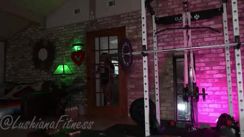 SHOWS ALL MONDAY WEDNESDAYFRIDAYSATURDAY  IN THE MORNING online show from December 3, 1:26 pm