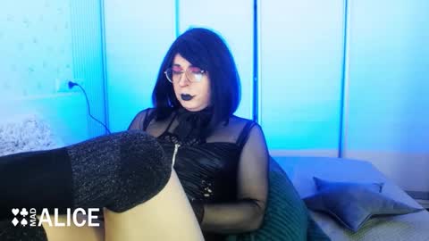 Alice online show from October 3, 6:30 pm