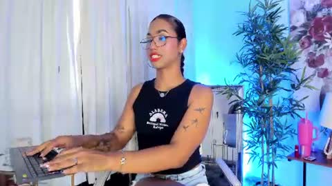 massielhot online show from June 23, 7:33 pm