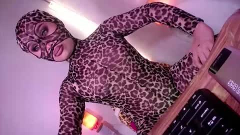 master_mistress_of_all online show from March 17, 6:04 am