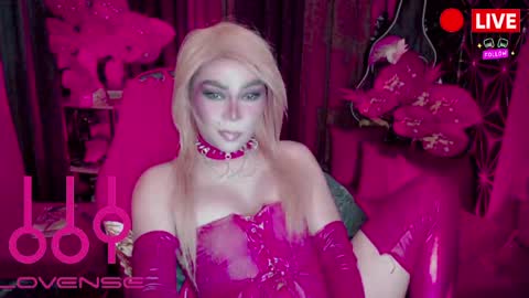 THE QUEEN ALPHA   Queen Medusa Prey online show from April 29, 7:09 pm