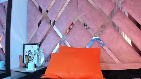 meghanqueen__ online show from May 4, 4:28 am