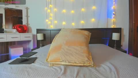 Mia  online show from April 30, 3:01 am