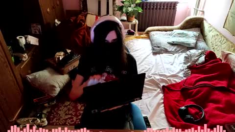 Snapshot of miaowhowl chatting on February 23, 12:16 pm Kristien online show from February 23, 12:16 pm